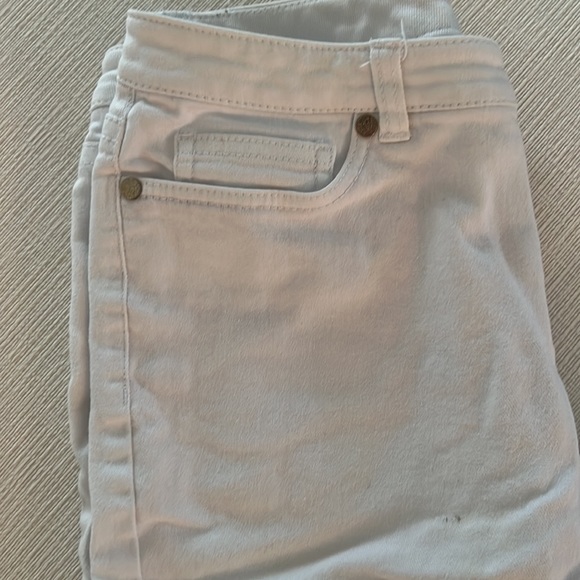 White jeans, used and has some stains - Picture 3 of 5